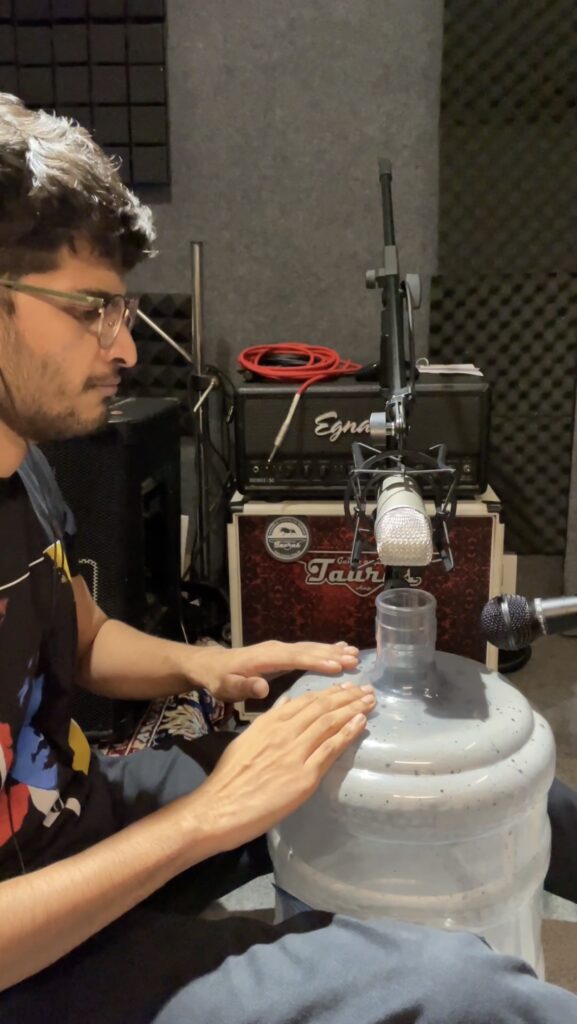Handpan player Sagar Belsare teaching handpan techniques in Pune
