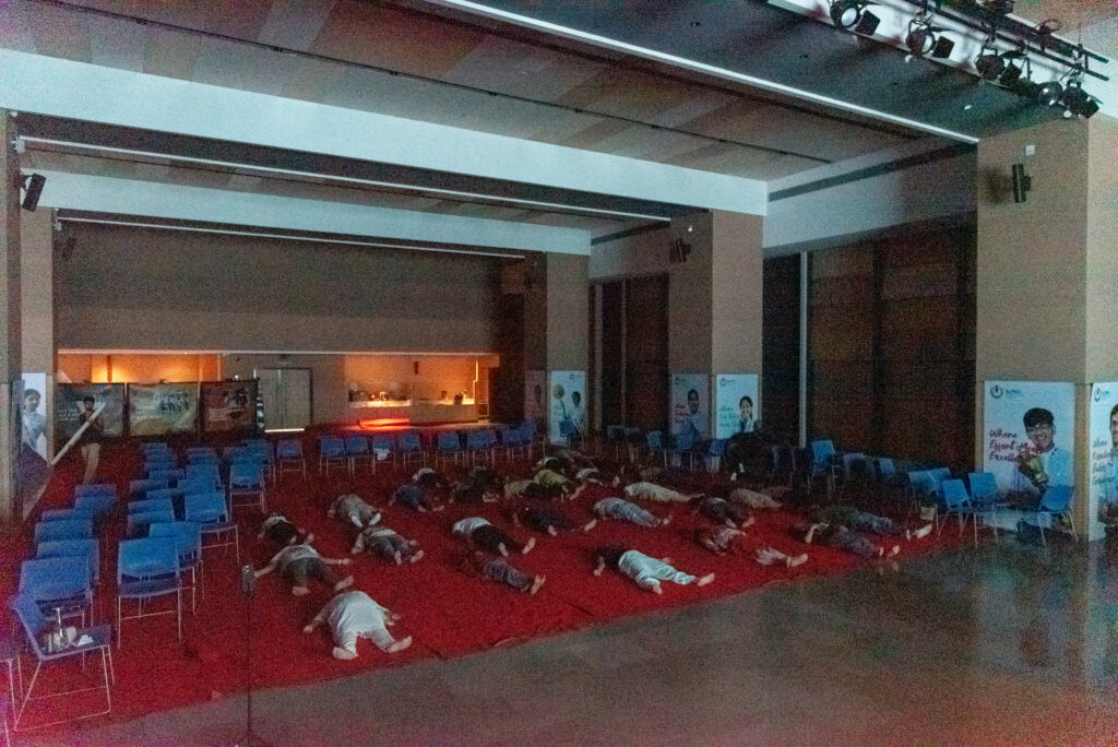 Participants lying down during an immersive sound relaxation session with live handpan music.